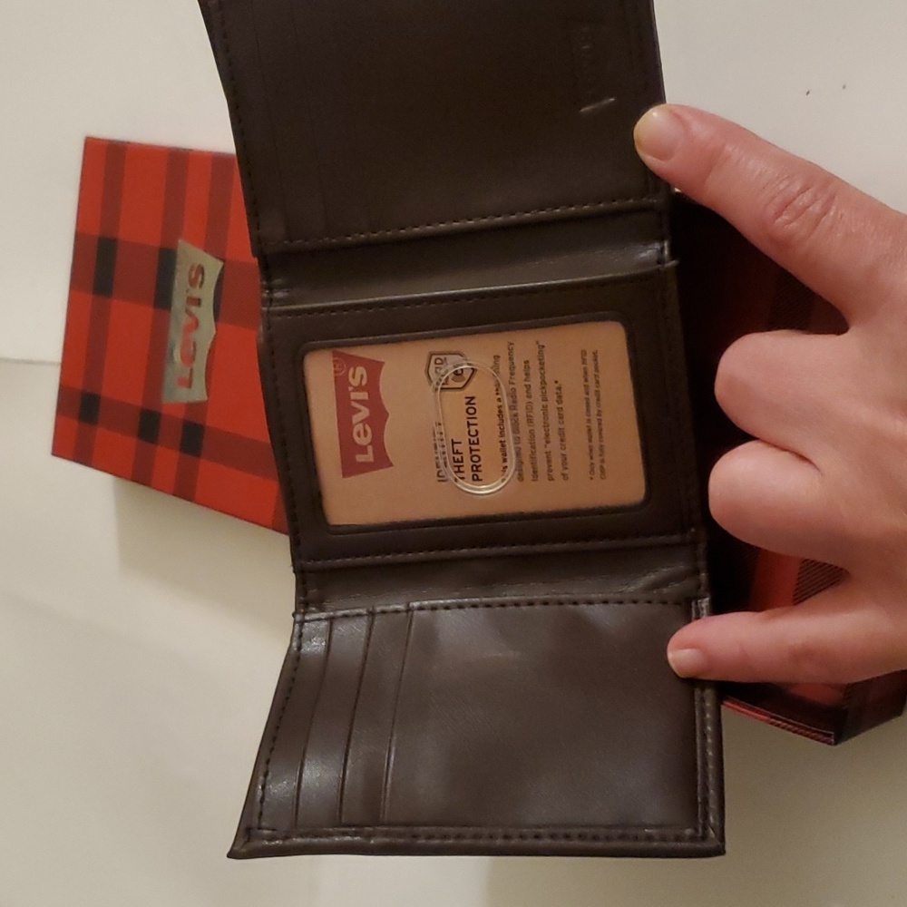New mens real leather brown Levi's trifold wallet - Picture 3 of 7